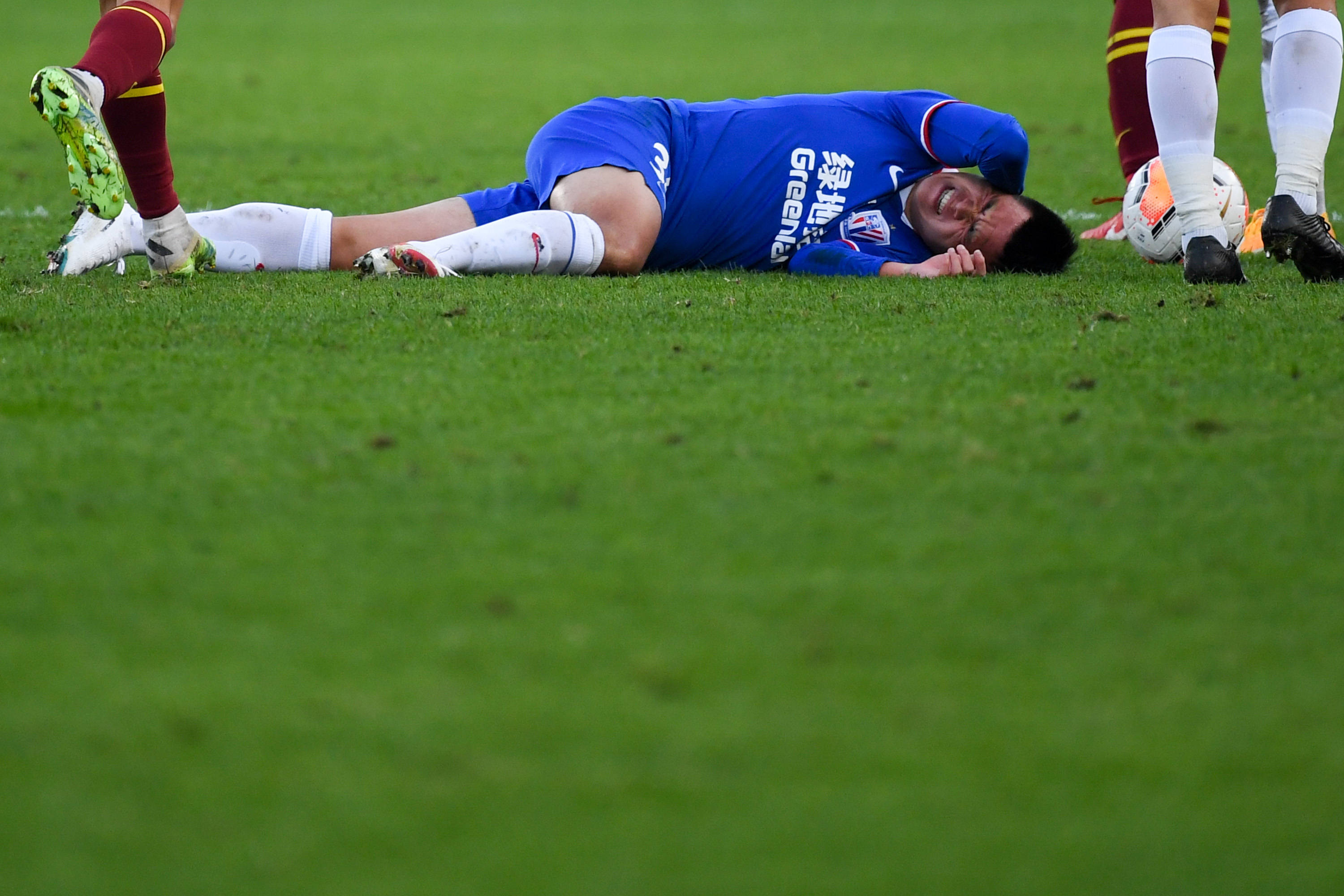 河北华夏幸福迎战上海申花，胜负难料，引发热议