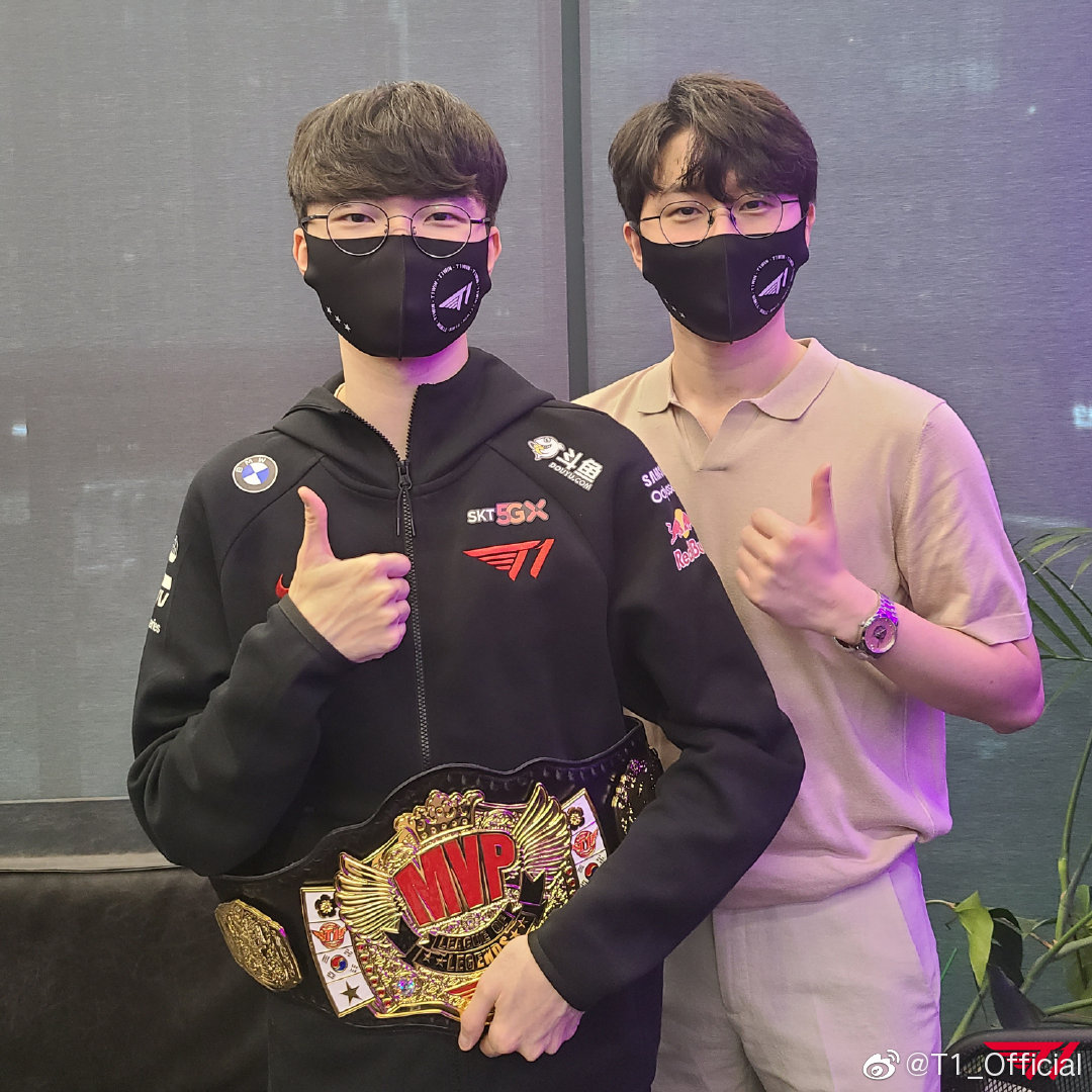 BRO翻盘IG，Caps单局斩获MVP强强对话成都决赛之夜，引爆全场热议