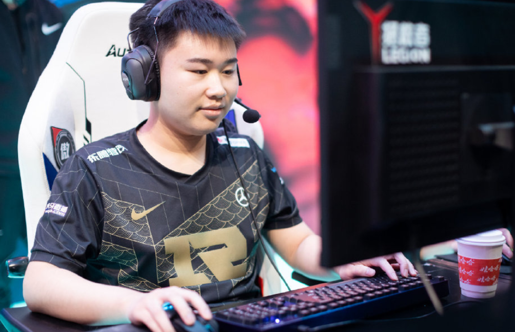 KT鏖战EG,Jankos线上压制力十足强强对话四强赛,引爆全场热议 KT鏖战EG,Jankos线上压制力十足强强对话四强赛,引爆全场热议