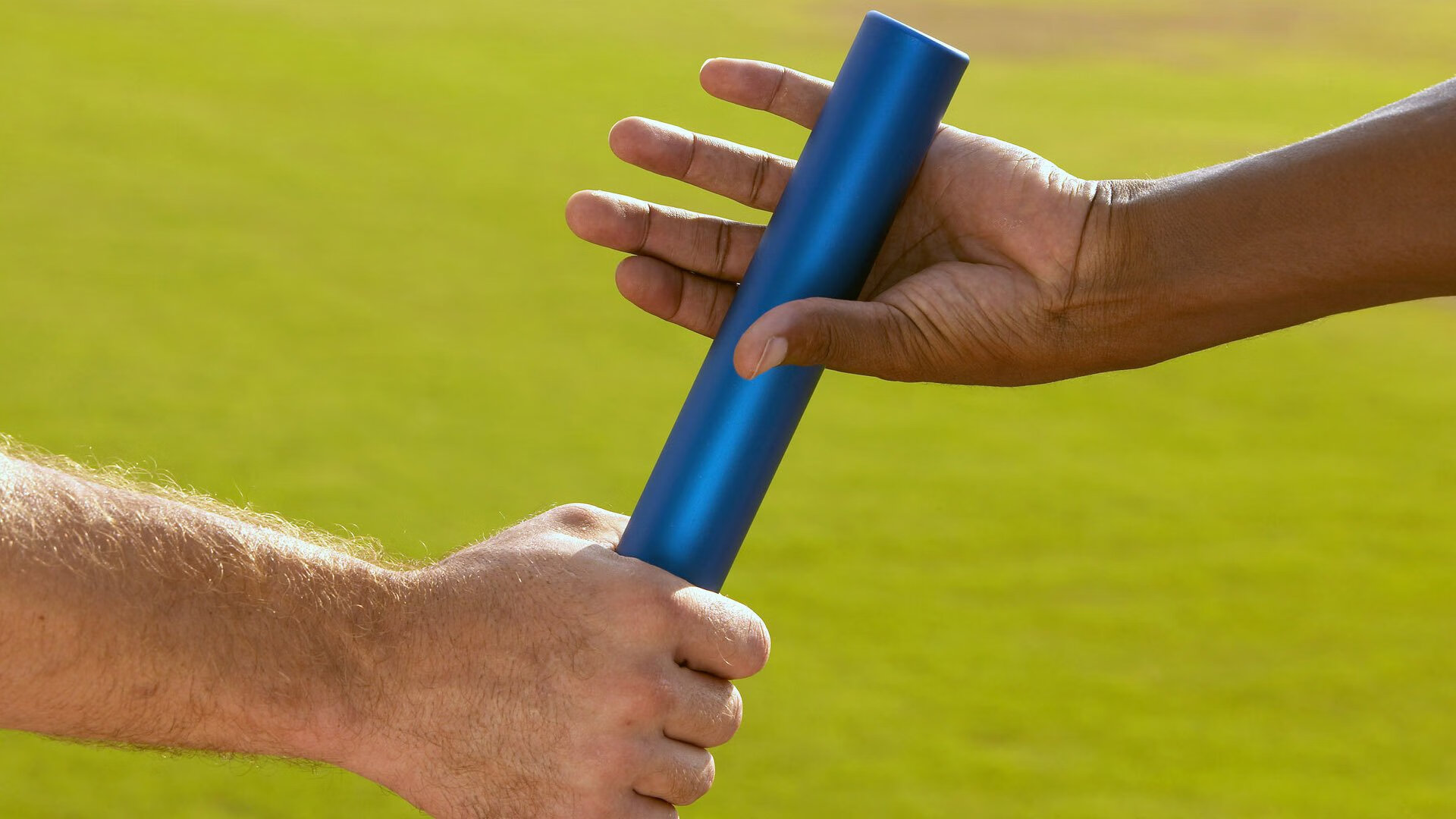 足球新王登基！勒沃库森踩碎西班牙王朝，厄德高在F1赛道演绎中场引擎